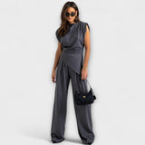 Michaela - Asymmetrische set met dramatische schouders