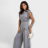 Michaela - Asymmetrische set met dramatische schouders