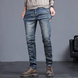 Mats | Taps toelopende jeans met subtiele wassing