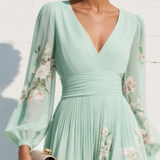Lucija - Helder Groene Midi Jurk van Chiffon met Bloemenplissé