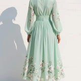Lucija - Helder Groene Midi Jurk van Chiffon met Bloemenplissé